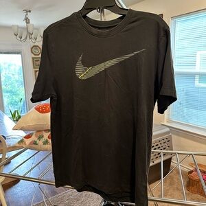 Nike Men's Black T-Shirt Size Medium
